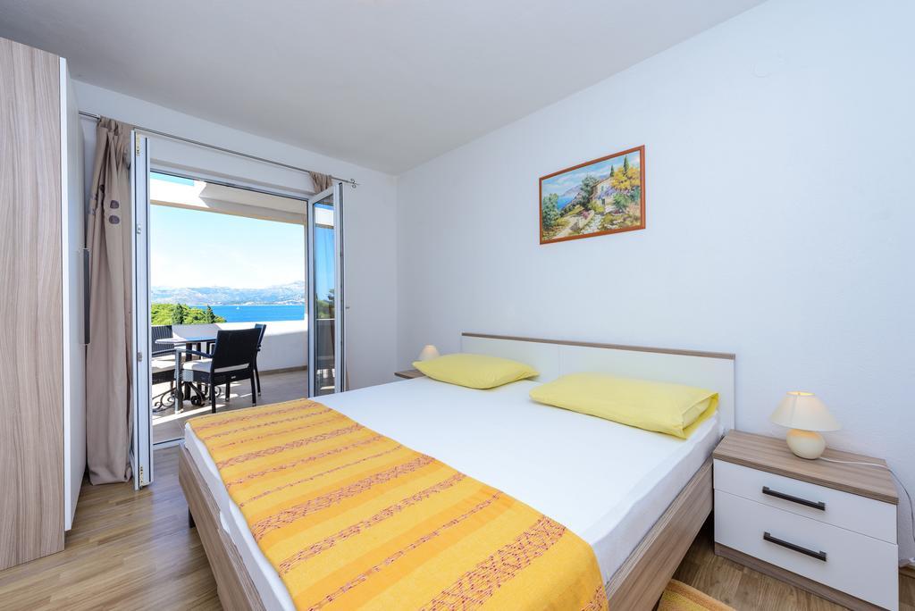 Apartment Aida *